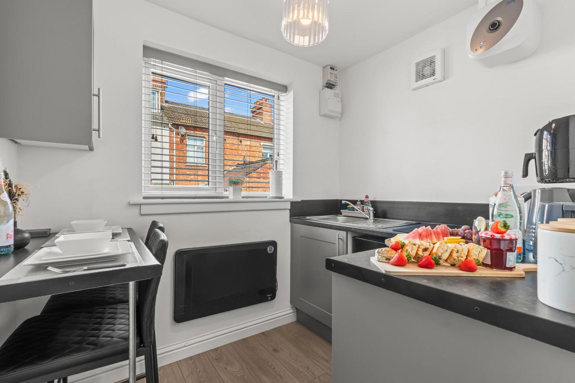 City Centre House, Parking With Ev, Free Wifi, Netflix Coventry Exteriör bild